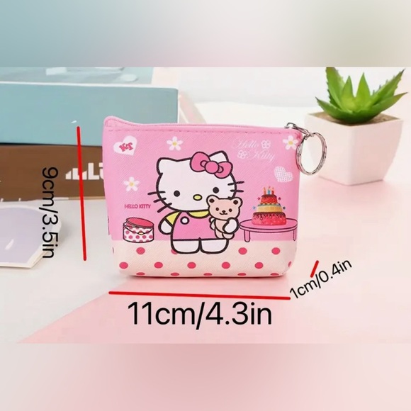 Hello Kitty Compact Wallet - Picture 2 of 3